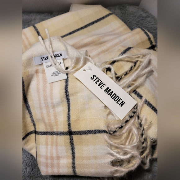 NWT Steve Madden Plaid Scarf - Picture 4 of 5